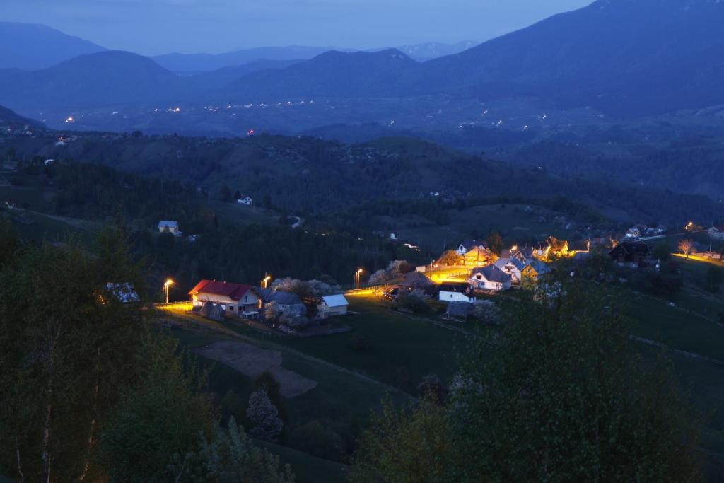 Nobillis - Carpathian Residence Peştera Exterior foto
